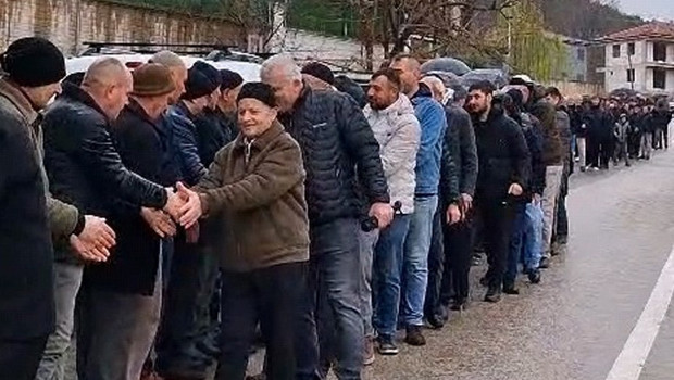 İnegöl'de Bayramlaşma Geleneği: 1 Kilometrelik Kuyruk Oluştu mu?