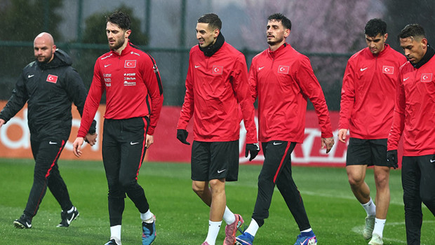 3 büyüklerden 32 futbolcu milli takımlarında mücadele edecek