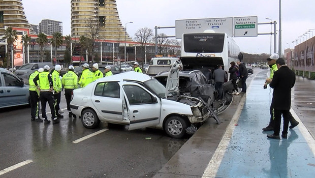 Kartal'da Korkunç Kaza: 1'i Ağır 3 Yaralı! Neler Oldu?