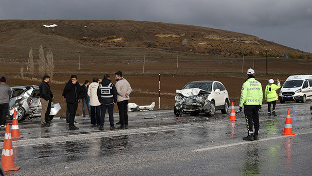 Sivas'ta feci kaza: 1 kişi öldü, 5 kişi yaralandı