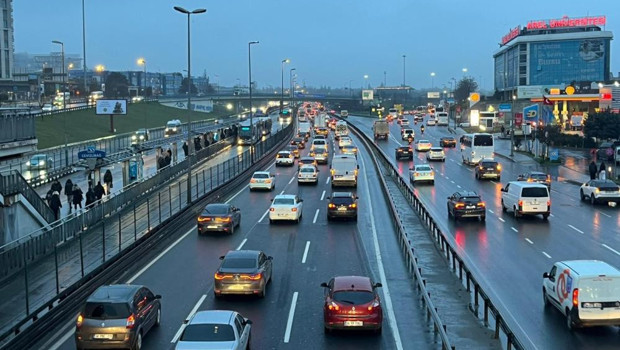 İstanbul'da Bayram Sonrası Trafik Kaosu Neden Bu Kadar Şiddetli?