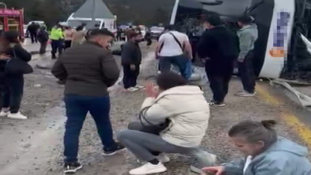 Konya'da yolcu otobüsü devrildi: 2'si ağır 15 yaralı