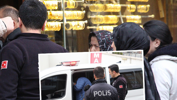 Altın fiyatlarının ardından oluşan yoğunluğu takip ediyordu: Kuyumcu, gazeteciye saldırdı