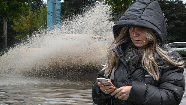 Kuvvetli sağanak geliyor! Meteoroloji tarih vererek uyardı: Yağış, fırtına ve kar... Tüm yurtta alarm