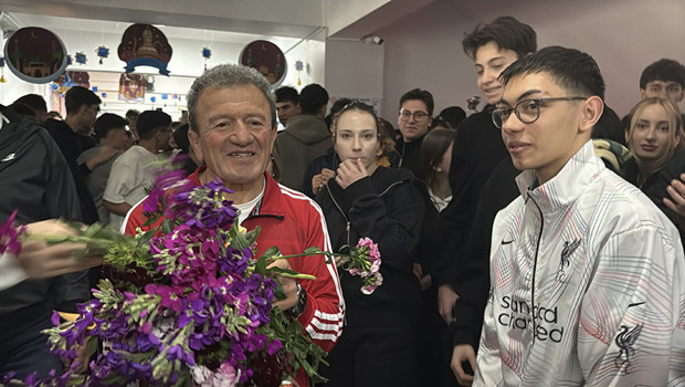 Dünya 2'ncisi beden öğretmenine duygulandıran veda