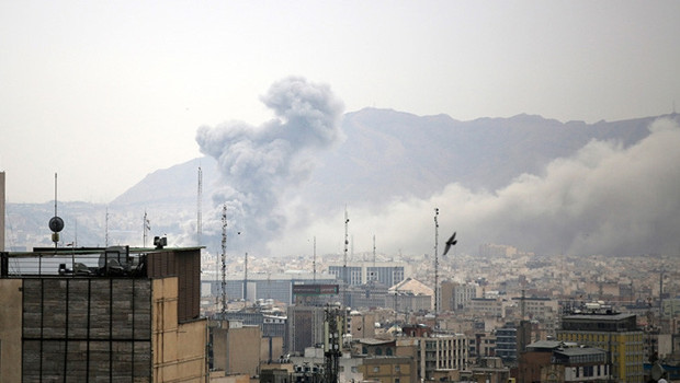 Ünlü Yönetmen Abbas Kiyarüstemi'nin Evi Saldırılarda Zarar Gördü mü?