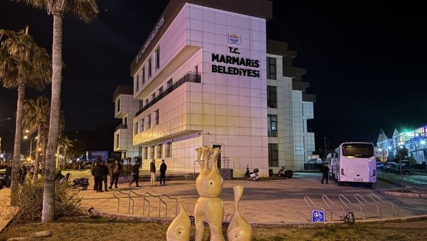 Marmaris'te belediyeye rüşvet soruşturmasında 3 kişi gözaltına alındı