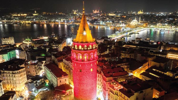 Kan kanserine dikkat çekmek için Galata Kulesi’yle ‘Kırmızı alarm’