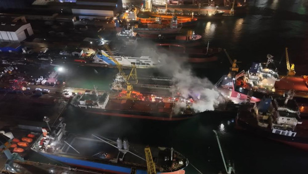 Tuzla'daki Kuru Yük Gemisinde Patlayan Yangın Panik Yarattı!