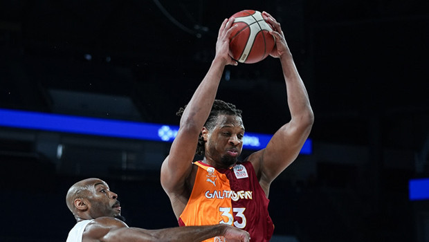 Galatasaray deplasmanda tek sayı farkla kazandı!