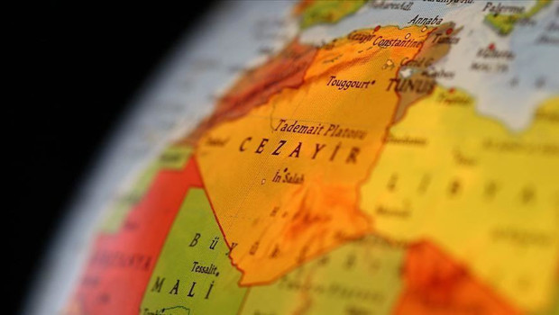 Cezayir'in Eski Lideri Zerval'ı Kaybettik, Ülke Yas Tutuyor!