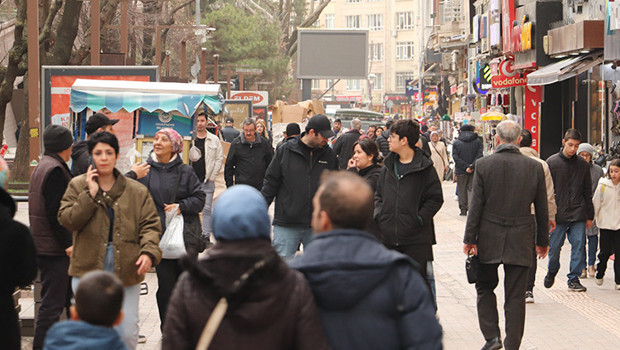 İstanbul'dan da çok giden var: Soğuğa rağmen ziyaretçisi bitmiyor | Kent merkezinde yoğunluk oluştu
