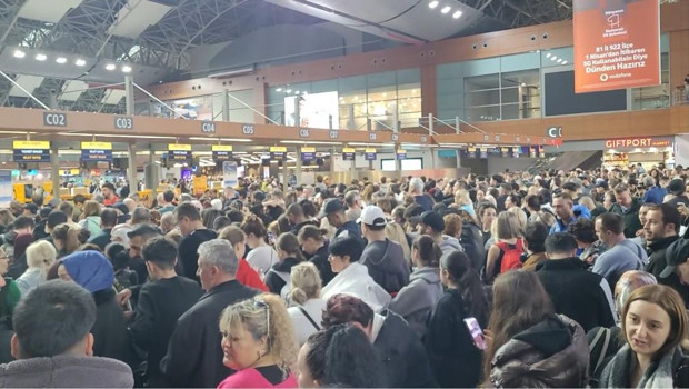 Hava trafiğine sağanak ve fırtına engeli