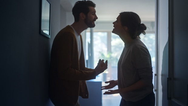 Uzman isim uyardı: Eşe ekonomik şiddet tazminat nedeni