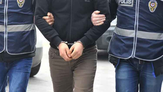 Hasarlı araçların şasi numaralarıyla dolandırıcılık yapan 7 şüpheli tutuklandı