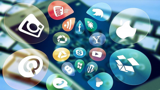 Mutluluğu sosyal medyada arıyoruz