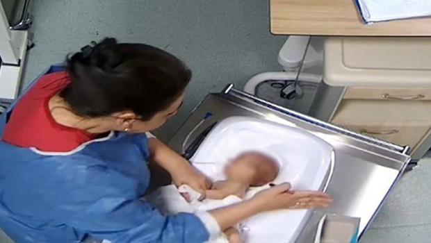Görüntüler infiale neden olmuştu! 5 günlük bebeği döven hemşire kendini böyle savundu