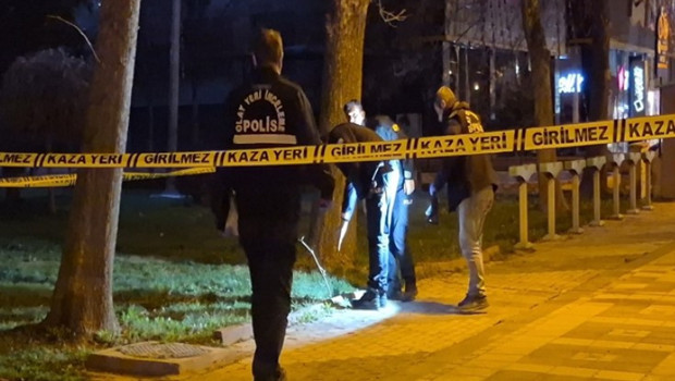 Tartışma kavga döndü, arkadaşını silahla vurdu