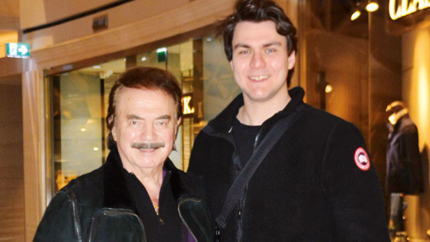 Orhan Gencebay: Dimdik ayaktayım