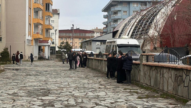 Son dakika... Van'da 5.2 büyüklüğünde deprem