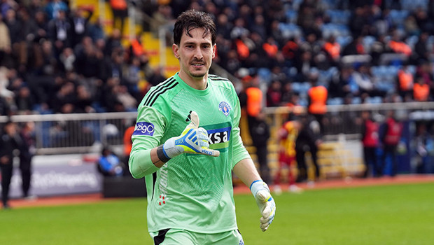 Kasımpaşa kalecisi Andreas Gianniotis'ten uzaklardan gol!