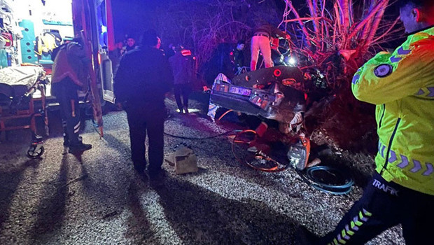 Korkuteli'de Feci Kaza: 2 Kişi Hayatını Kaybetti, 2 Yaralı!