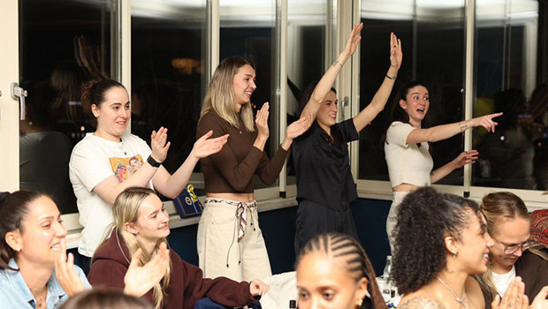 Fenerbahçe Opet Şampiyonluğu Kutladı: Eğlence Dolu Anlar!