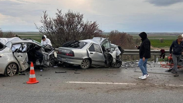 Eskişehir-Ankara yolunda feci kaza: 4 ölü, 2 yaralı