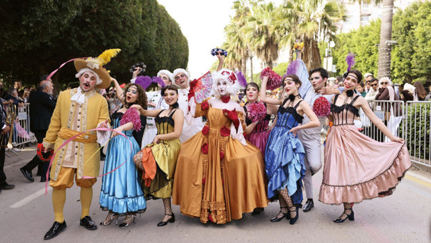 Rio değil Adana... Portakal Çiçeği coşkusu kenti turuncuya bürüdü