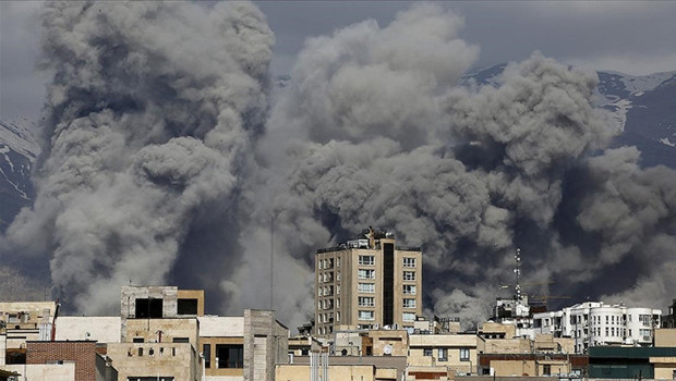 İran Devrim Muhafızları komutanlarından Hademi öldürüldü