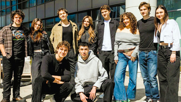 Bir aile hikayesi 'Daha On Yedi' sete çıktı