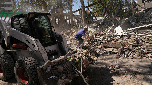 Erakçi: İran'ın MIT'si vuruldu... 'Saldırganlar gücümüzü görecek
