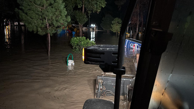Osmaniye'de Sel Felaketi: İki Kişi Araçta Mahsur Kaldı!