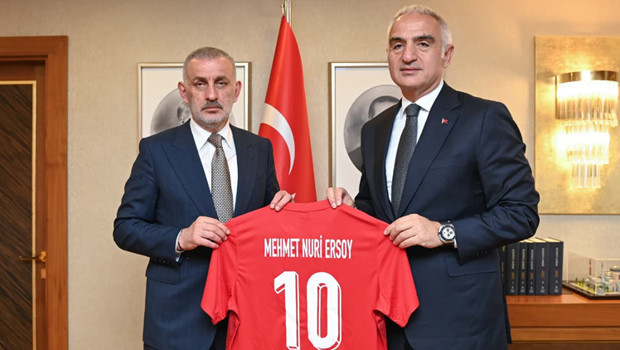Bakan Ersoy, TFF Başkanı Hacıosmanolu'nu kabul etti: Futbolcularla küresel tanıtım hamlesi masada