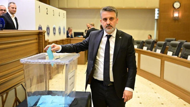 Son dakika... Bursa Büyükşehir Belediyesi AK Parti'ye geçti