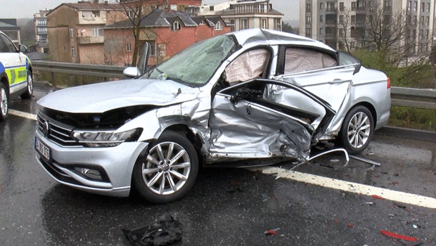 Kuzey Marmara Otoyolu'nda 3 aracın karıştığı zincirleme kaza: 4 yaralı! 'Aşırı buzlanma olmuş'