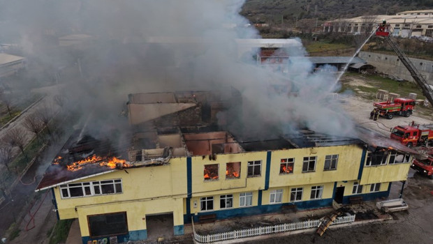 Kastamonu'da fabrika yangını: Dumanlar gökyüzünü kapladı