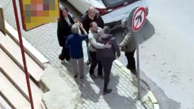 Ters Yönden Gelen Sürücü Mahalleliyle Neden Kavga Etti?