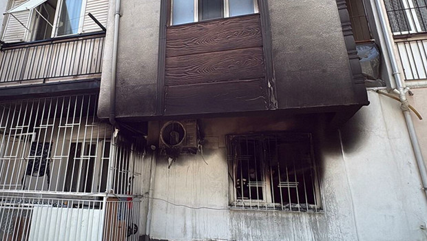 5 katlı apartmanda yangın dehşeti: Engelli genç öldü, annesi yaralandı