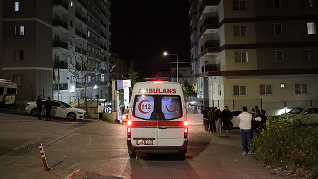 İzmir'de gıda zehirlenmesi şüphesi: 28 öğrenci hastaneye kaldırıldı