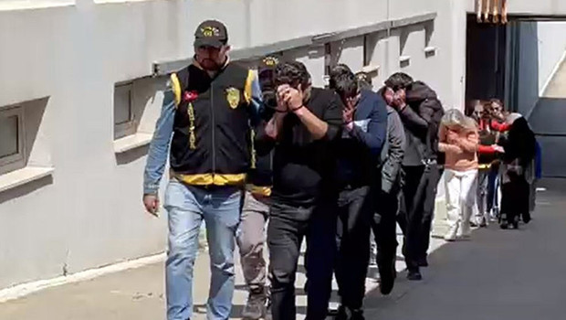 Adana'da Şok Fuhuş Baskını: 9 Kadın Kurtarıldı!