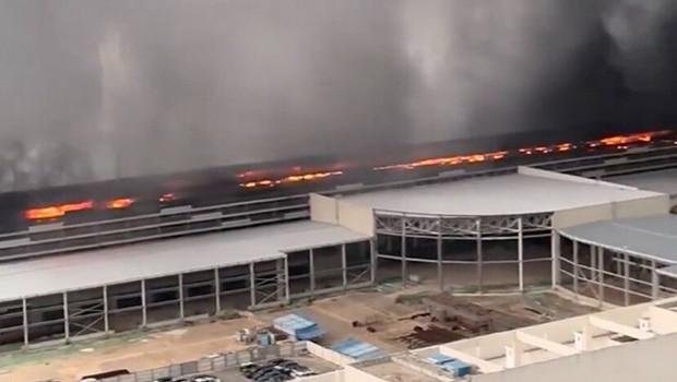 Dünyaca ünlü elektrikli otomobil fabrikasında yangın