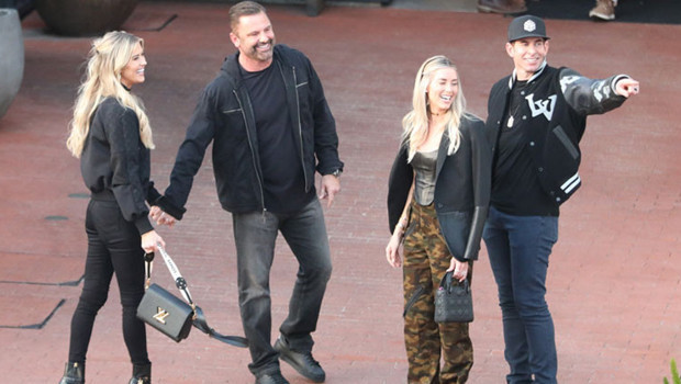 Eski eş ve yeni eş kardeş gibi oldu... Boşandılar ama bir türlü birbirlerinden kopamadılar... Tatilde bile hep birlikte!