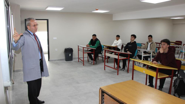 Polisliği bırakıp 45 yaşında hayali olan öğretmenliğe başladı: İçimde bir ukte vardı