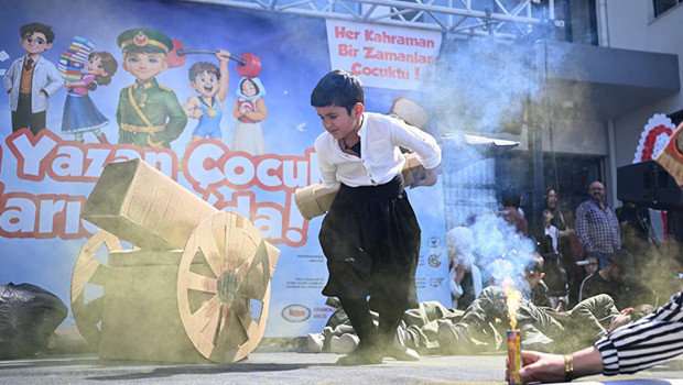 Tarih yazan çocuklar Adana'da