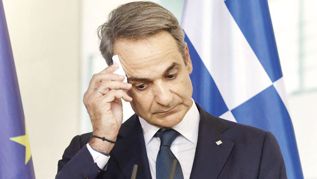 Miçotakis’in başını ağrıtan üç bela