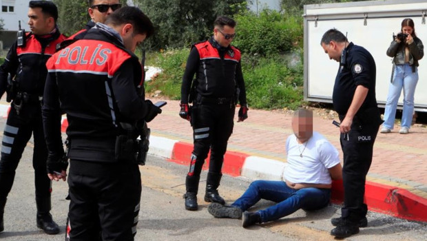 Dut ihtarına uymayan sürücü 15 kilometrelik kovalamaca sonunda yakalandı