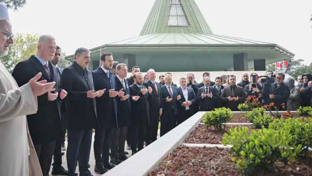 Özal’a 33’üncü yıl anması