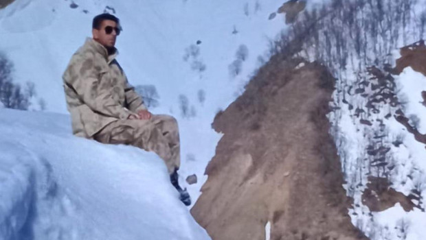 Bingöl'de korkunç olay! Oturduğu buz kütlesi kırıldı, uçurumdan düşerek hayatını kaybetti