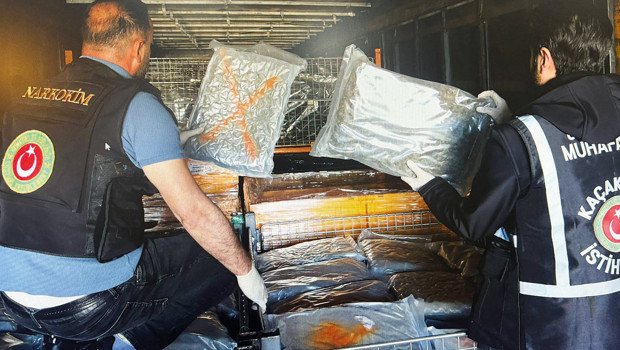 Havada, karada, denizde ve sınırda... Zehir baronlarına 4 koldan darbe